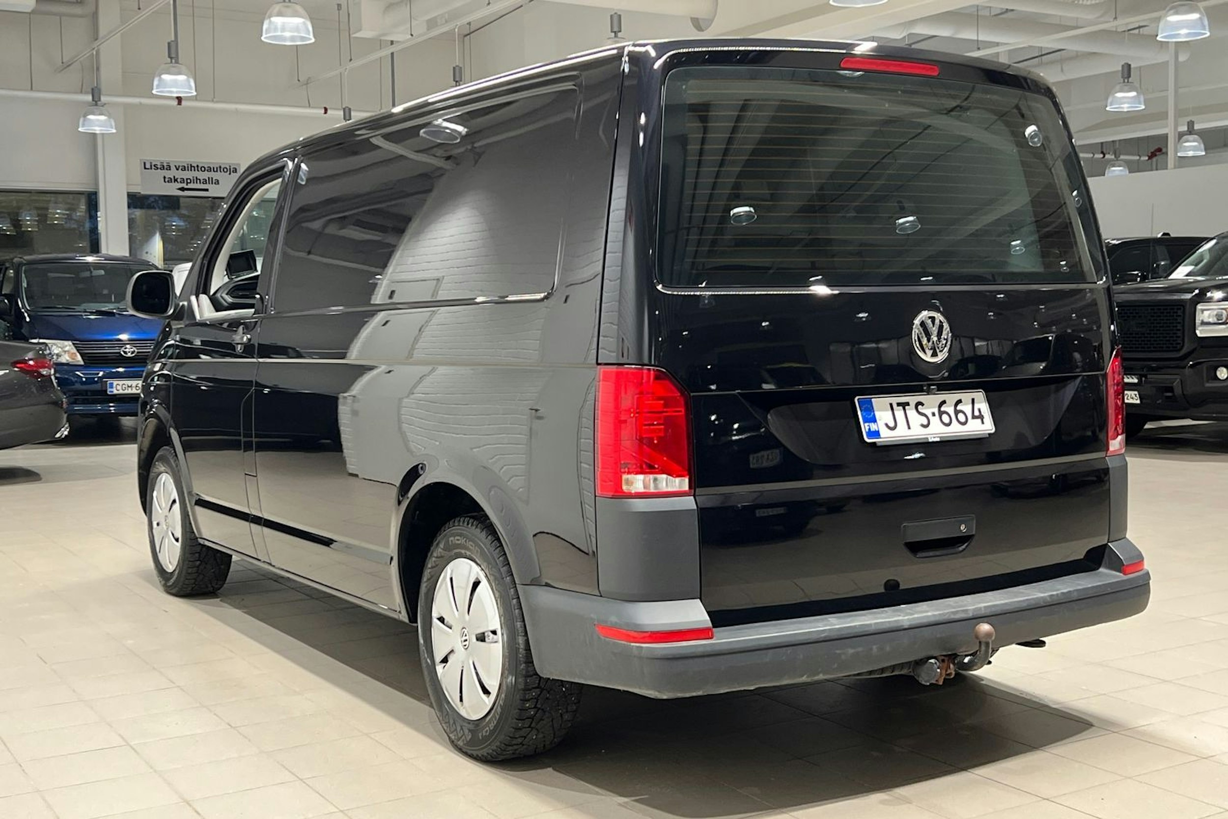 musta Volkswagen Transporter 2022 kuva 19.