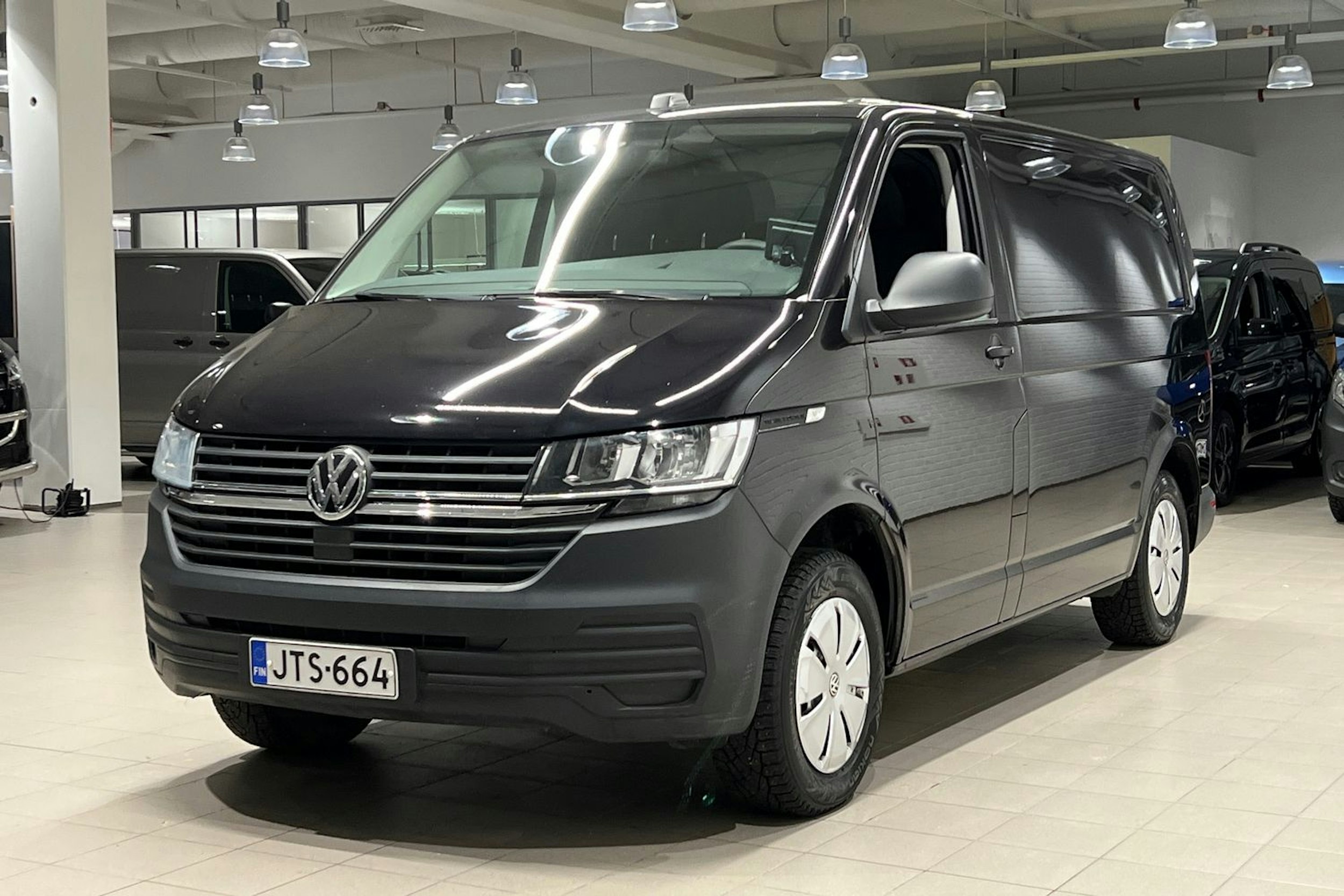 musta Volkswagen Transporter 2022 kuva 20.