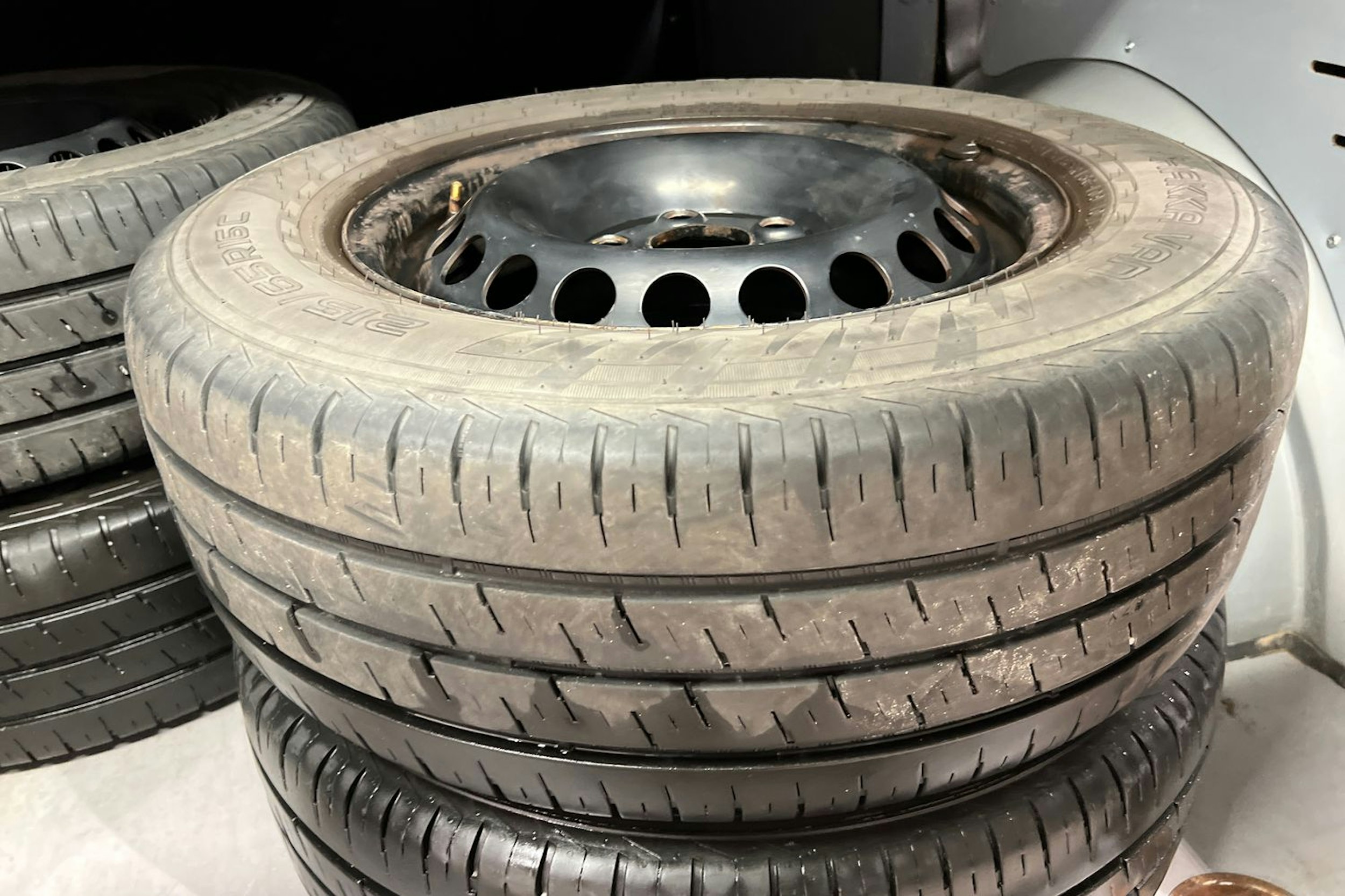 musta Volkswagen Transporter 2022 kuva 21.