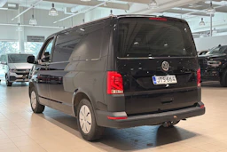 musta Volkswagen Transporter 2022 kuva 23.