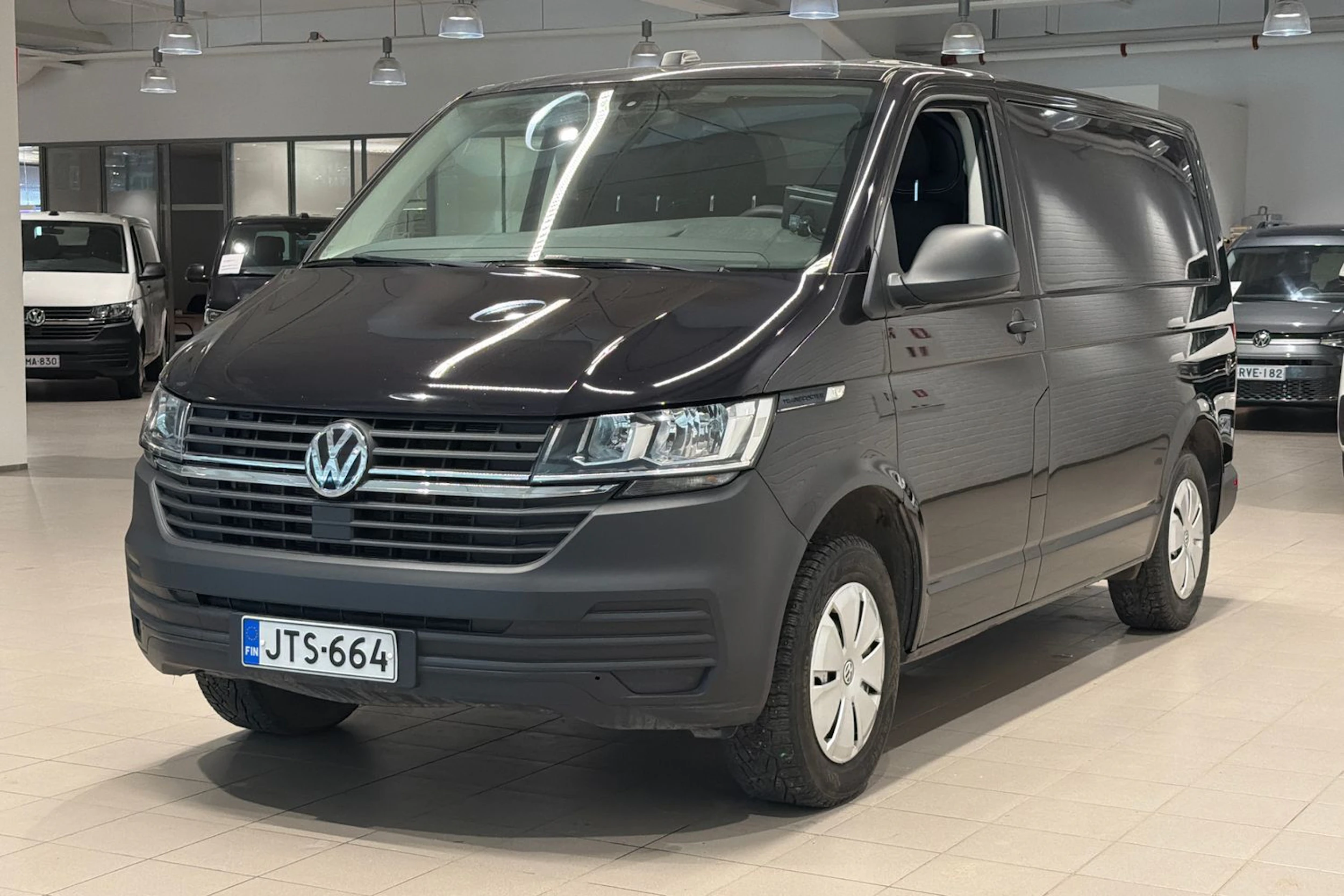 musta Volkswagen Transporter 2022 kuva 24.