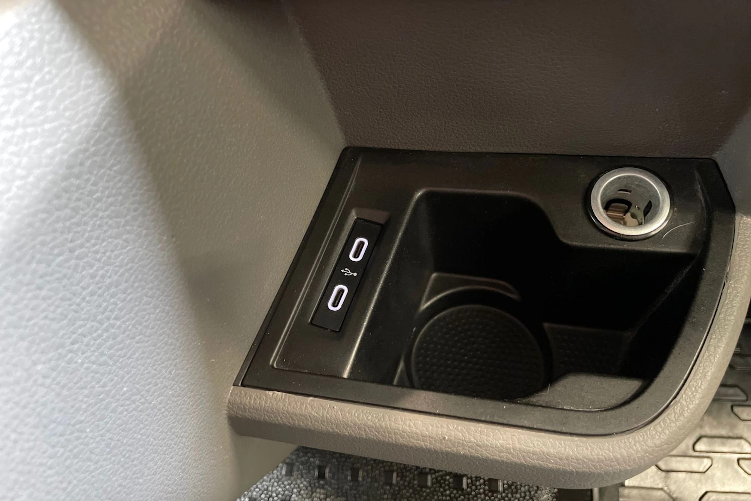 met. musta Volkswagen Transporter 2022 kuva 28.