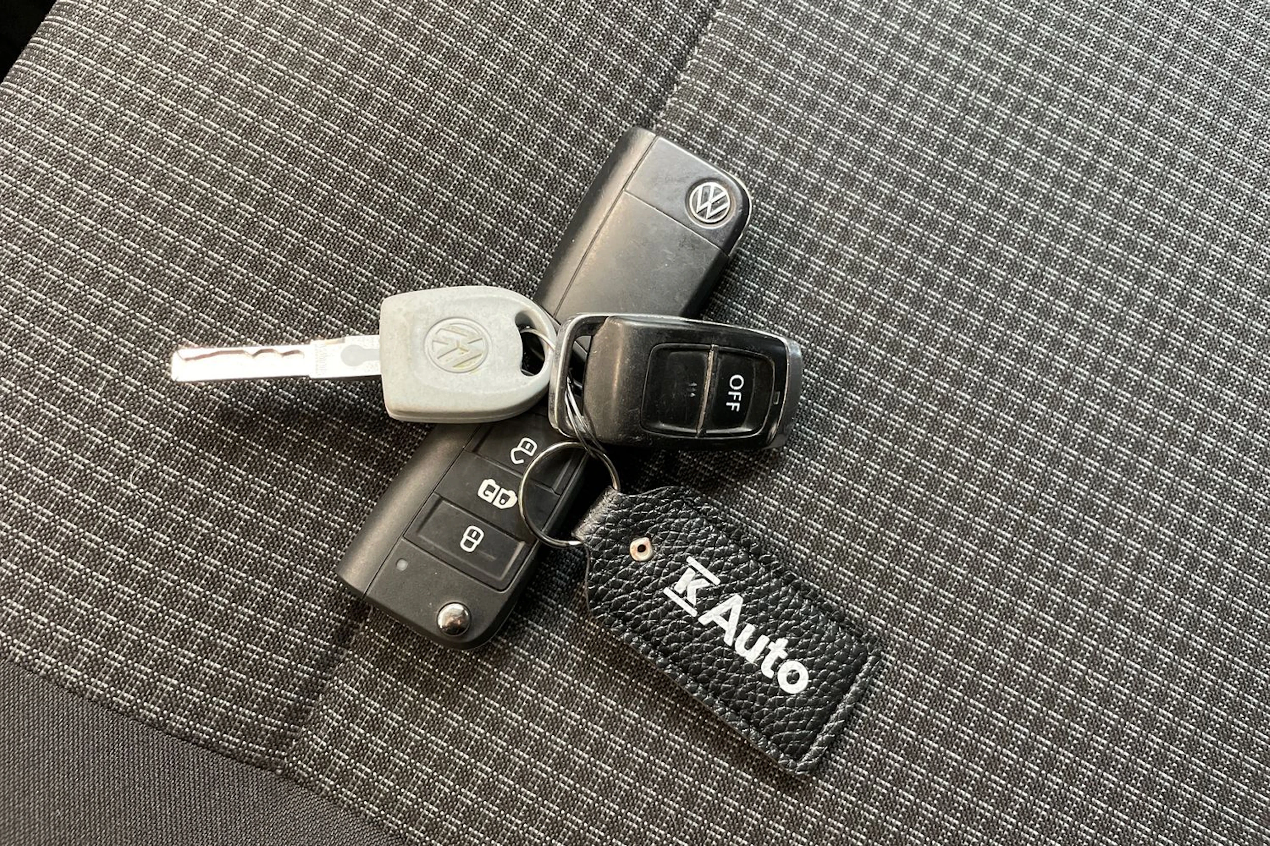 met. musta Volkswagen Transporter 2022 kuva 32.