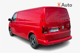 punainen Volkswagen Transporter 2022 kuva 2.