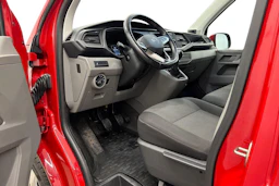 punainen Volkswagen Transporter 2022 kuva 8.