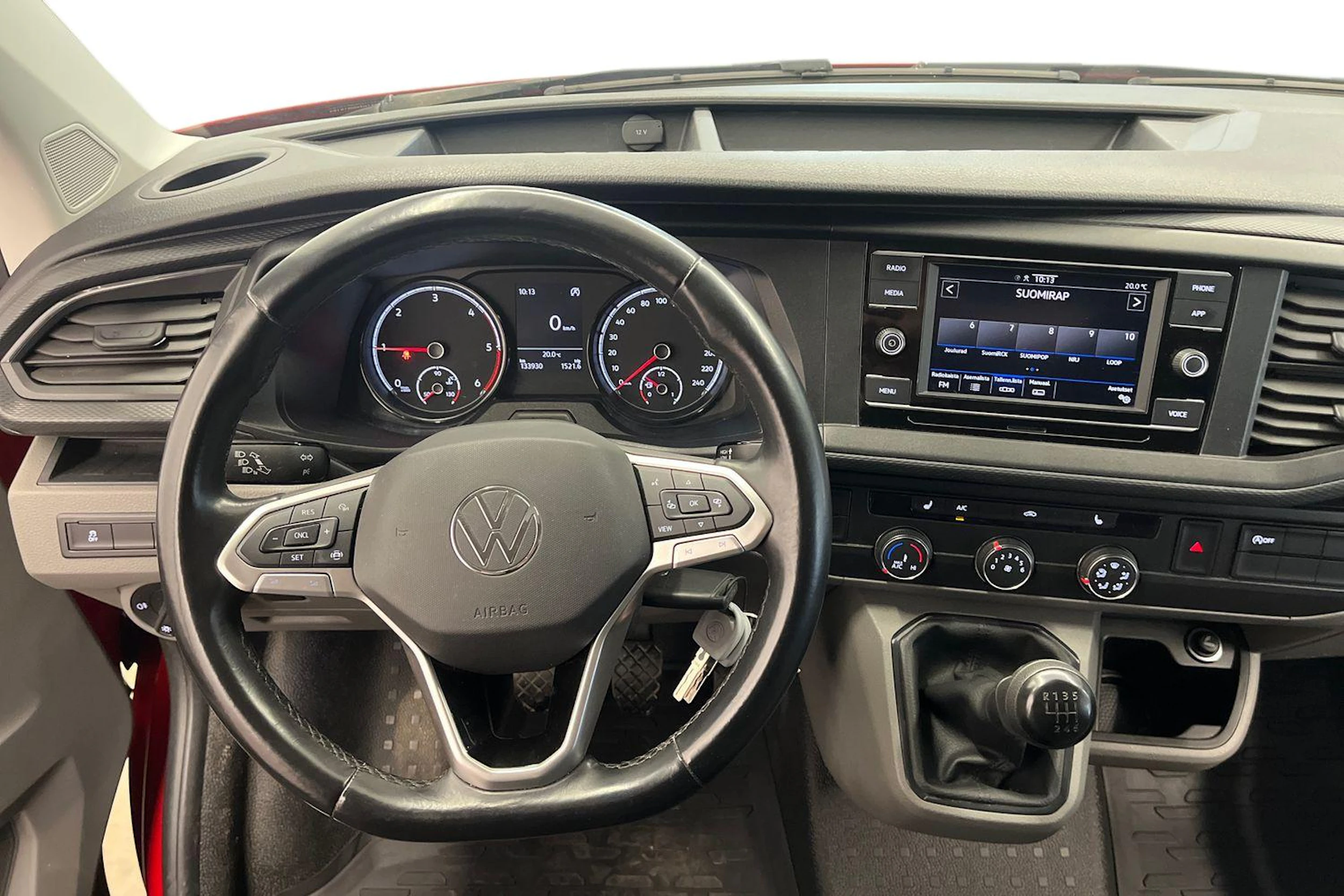 punainen Volkswagen Transporter 2022 kuva 9.