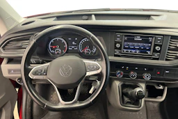 punainen Volkswagen Transporter 2022 kuva 9.
