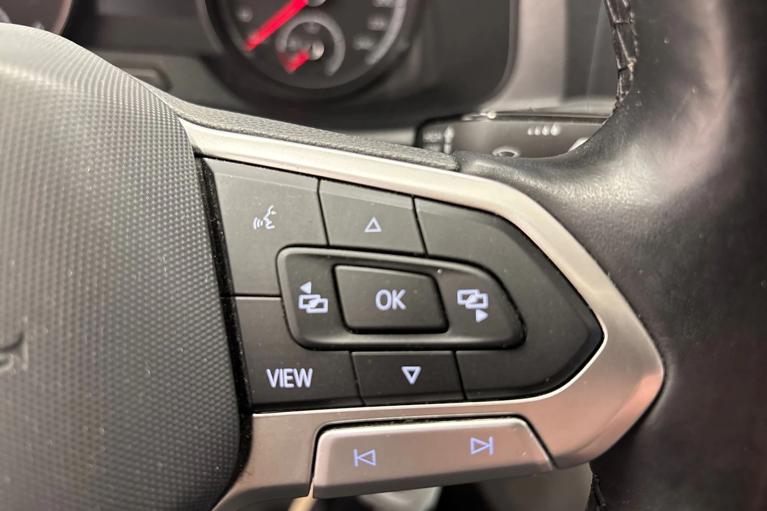 punainen Volkswagen Transporter 2022 kuva 21.