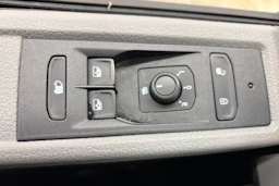 punainen Volkswagen Transporter 2022 kuva 22.