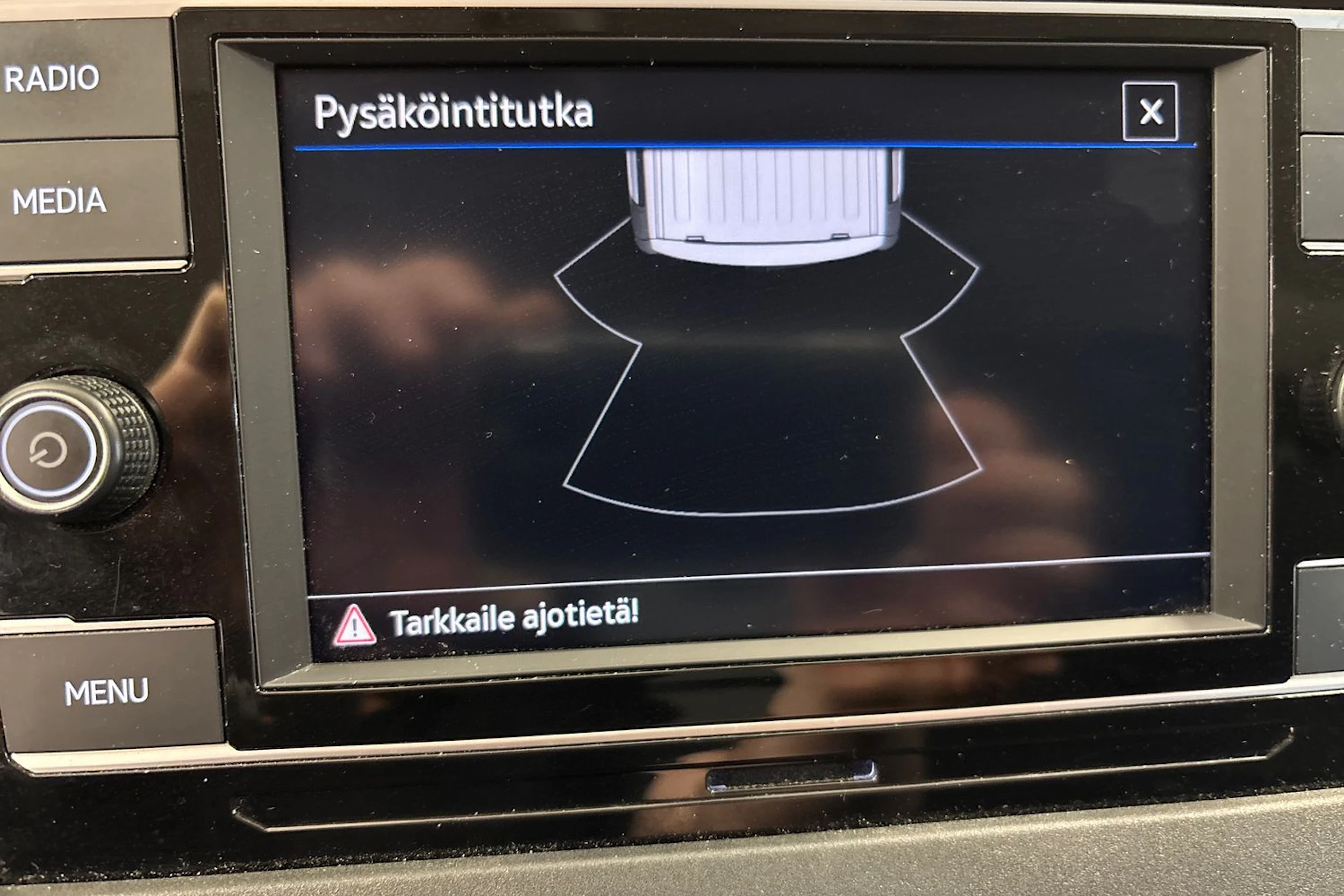 punainen Volkswagen Transporter 2022 kuva 23.