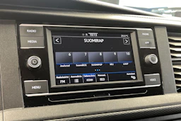punainen Volkswagen Transporter 2022 kuva 25.