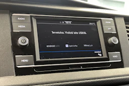 punainen Volkswagen Transporter 2022 kuva 27.