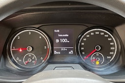 valkoinen Volkswagen Transporter 2022 kuva 17.