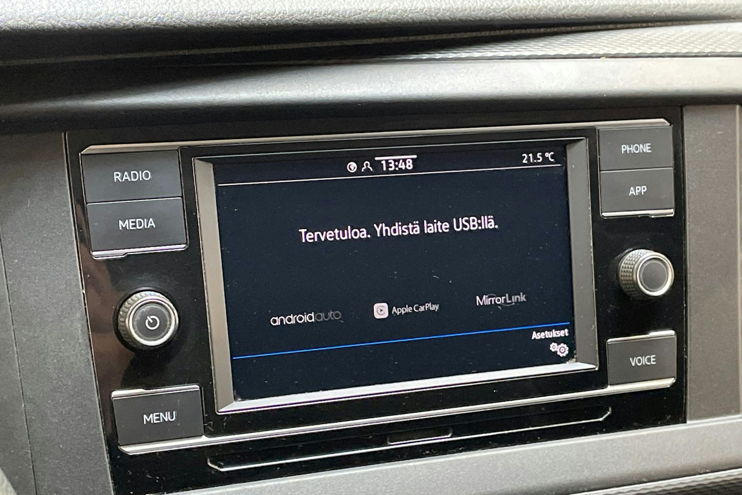 valkoinen Volkswagen Transporter 2022 kuva 19.