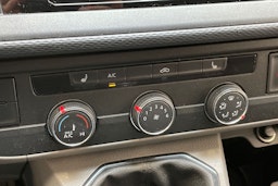 valkoinen Volkswagen Transporter 2022 kuva 20.
