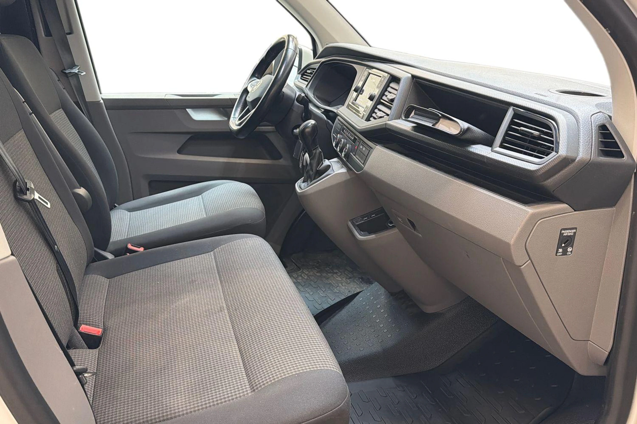 valkoinen Volkswagen Transporter 2022 kuva 11.