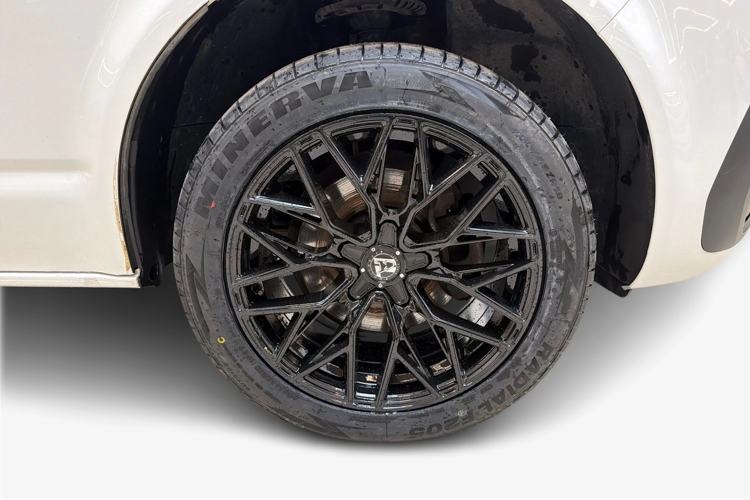 valkoinen Volkswagen Transporter 2022 kuva 12.