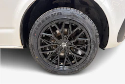 valkoinen Volkswagen Transporter 2022 kuva 12.