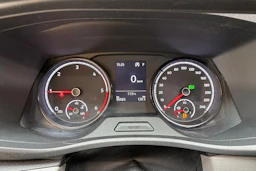 valkoinen Volkswagen Transporter 2022 kuva 13.