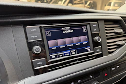 valkoinen Volkswagen Transporter 2022 kuva 15.