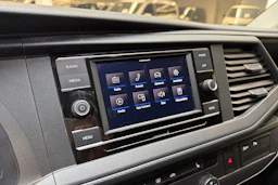 valkoinen Volkswagen Transporter 2022 kuva 16.