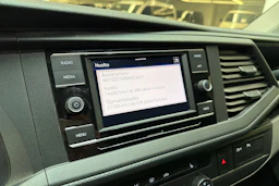 valkoinen Volkswagen Transporter 2022 kuva 17.