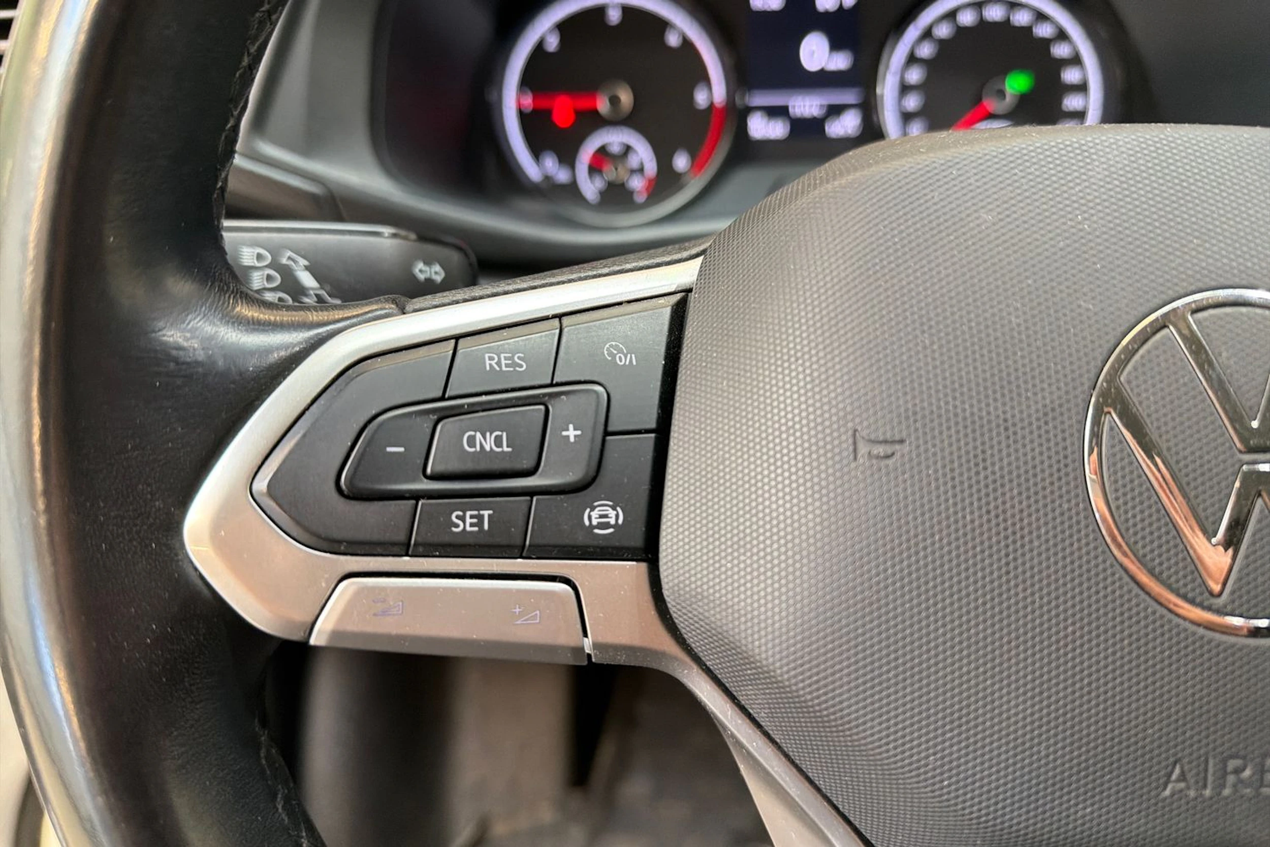 valkoinen Volkswagen Transporter 2022 kuva 20.