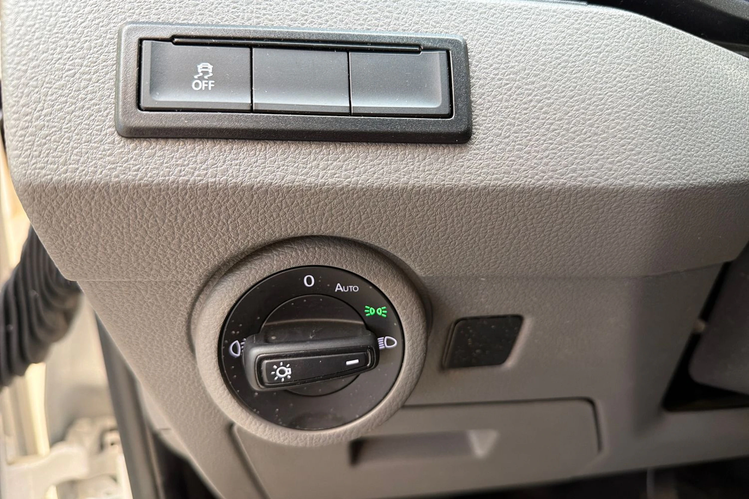 valkoinen Volkswagen Transporter 2022 kuva 22.