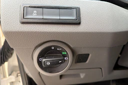 valkoinen Volkswagen Transporter 2022 kuva 22.