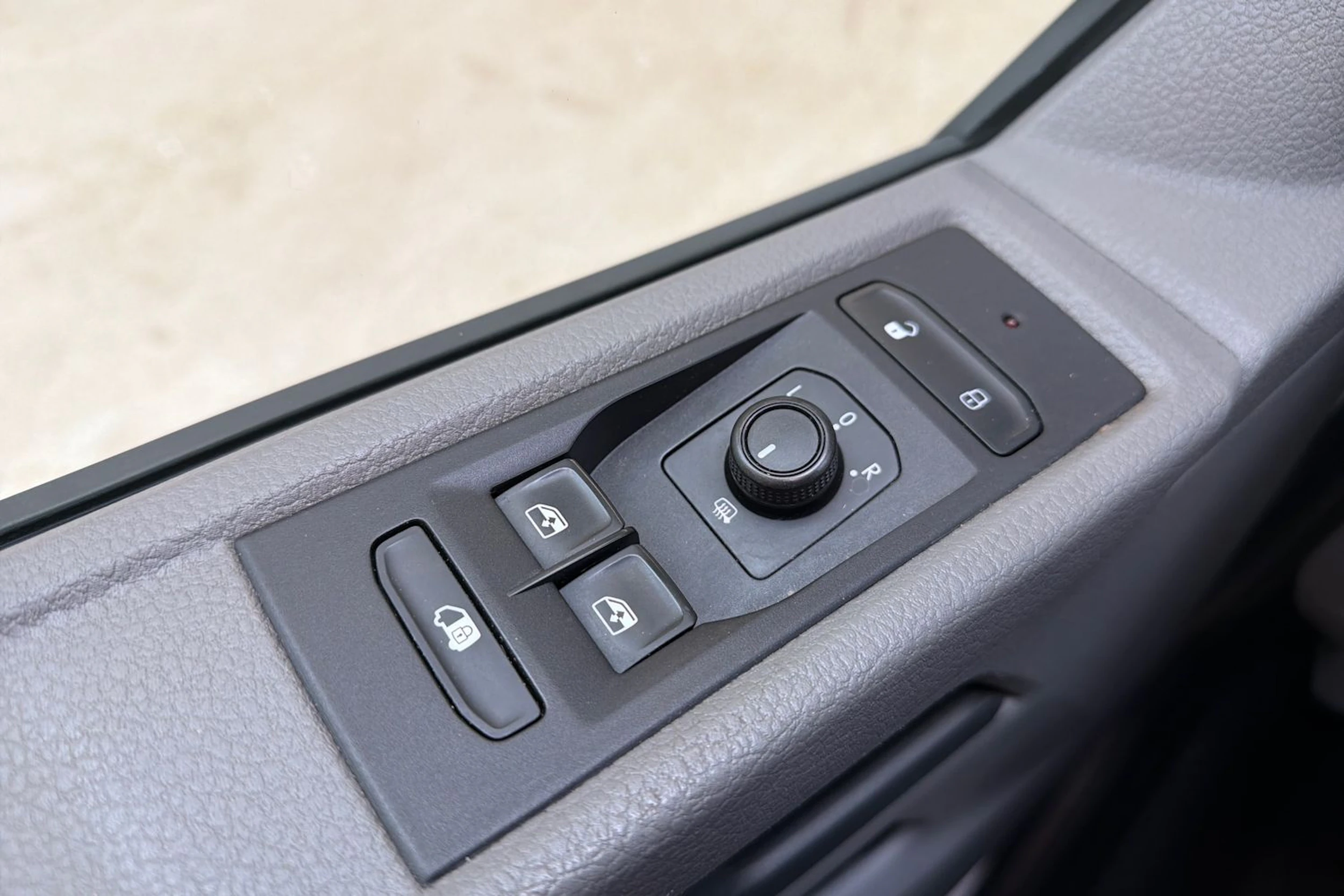 valkoinen Volkswagen Transporter 2022 kuva 23.