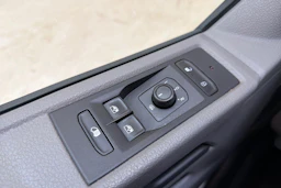 valkoinen Volkswagen Transporter 2022 kuva 23.