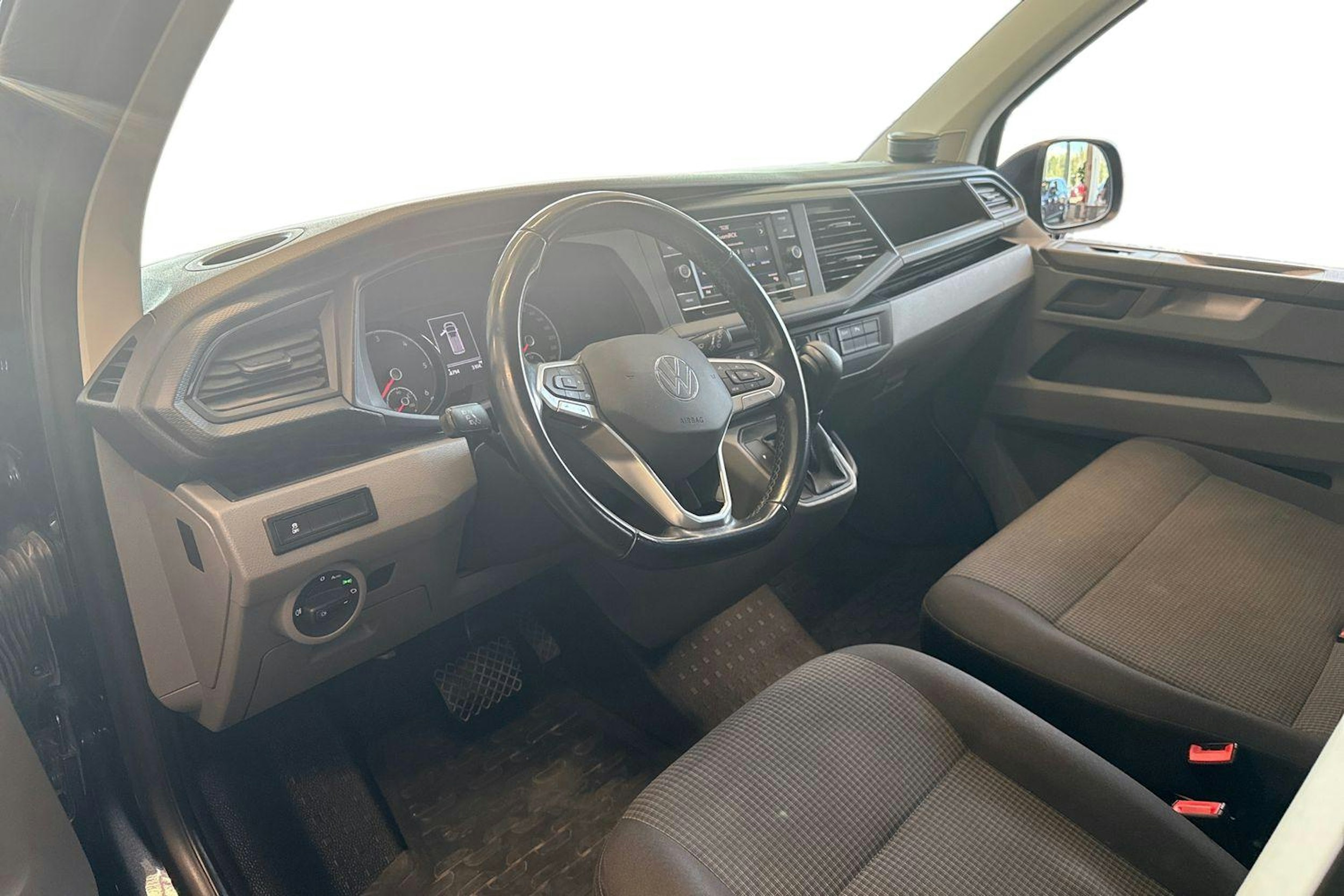 sininen Volkswagen Transporter 2022 kuva 7.