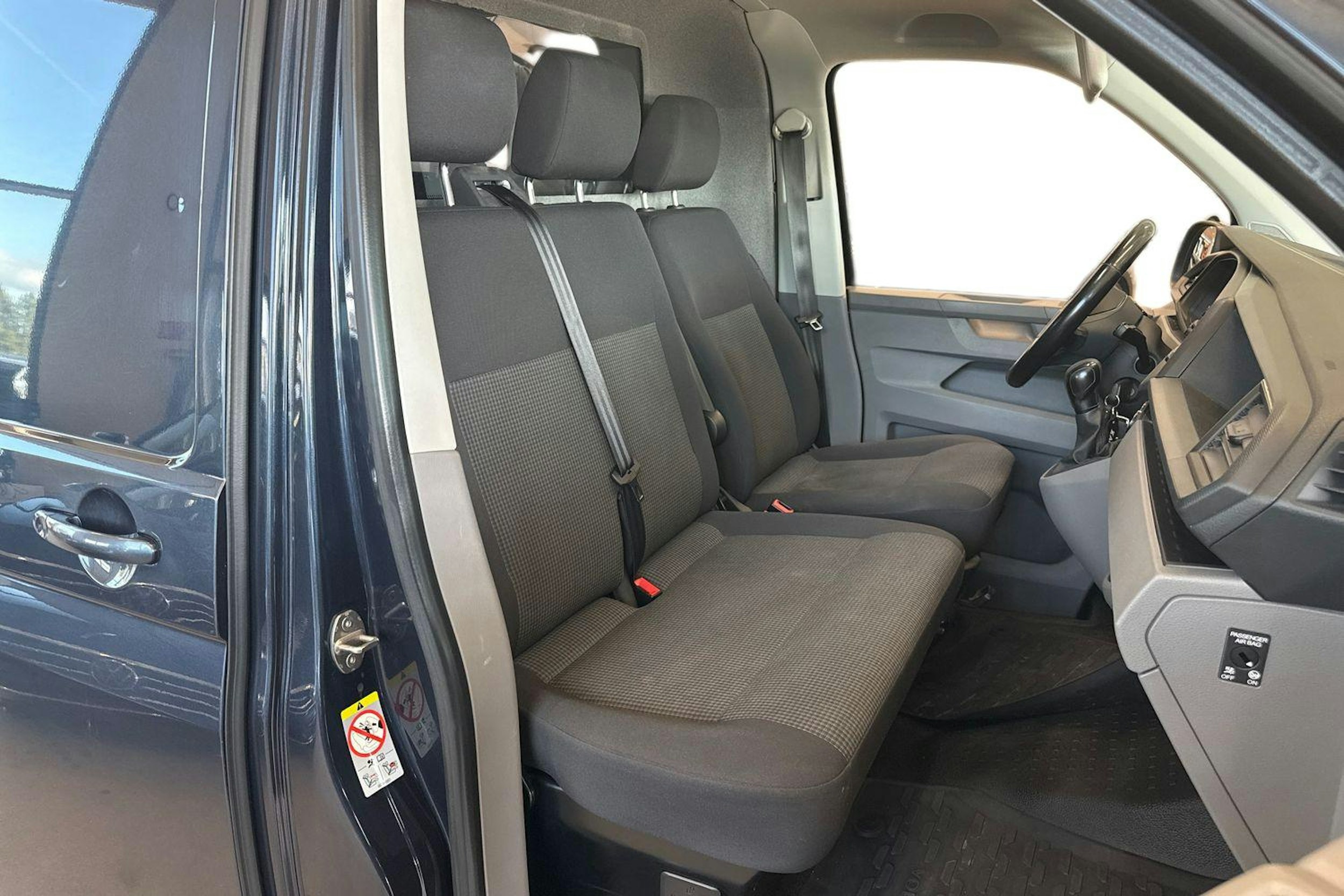 sininen Volkswagen Transporter 2022 kuva 10.