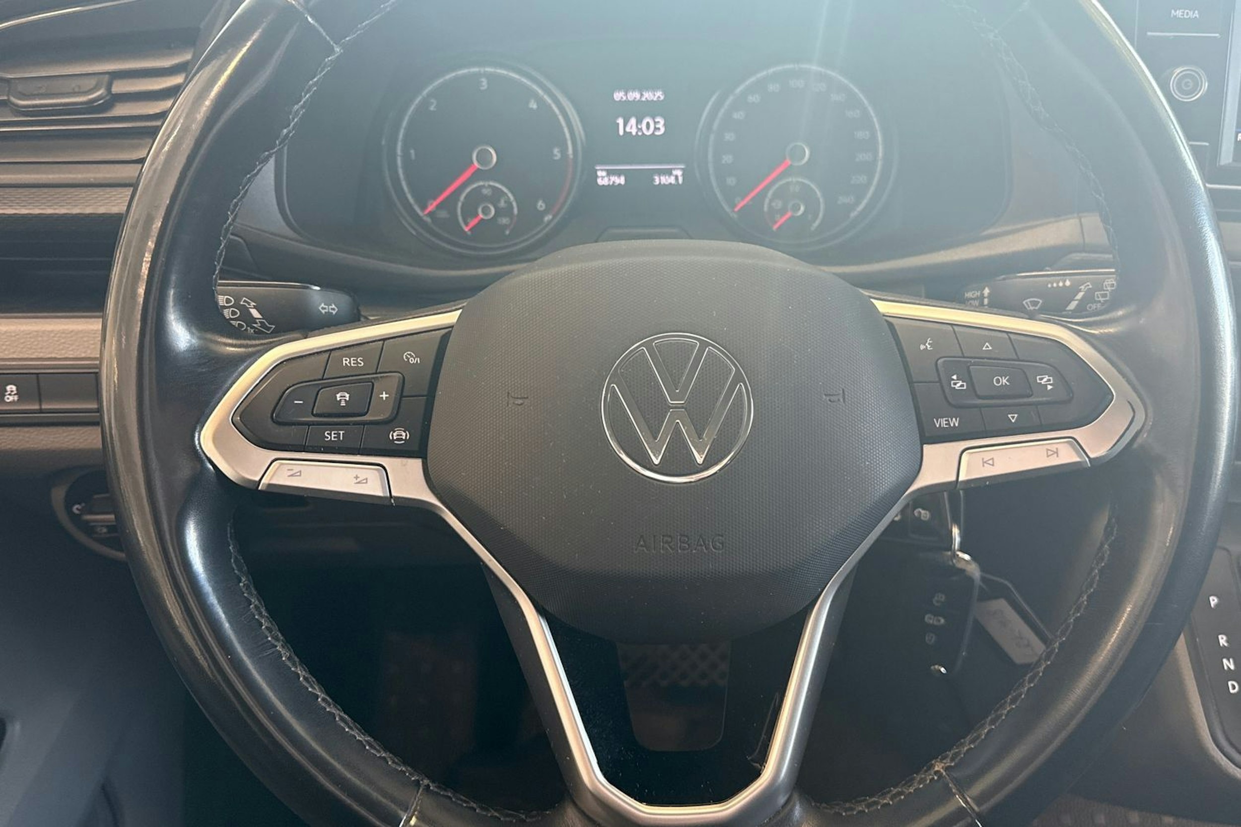 sininen Volkswagen Transporter 2022 kuva 14.