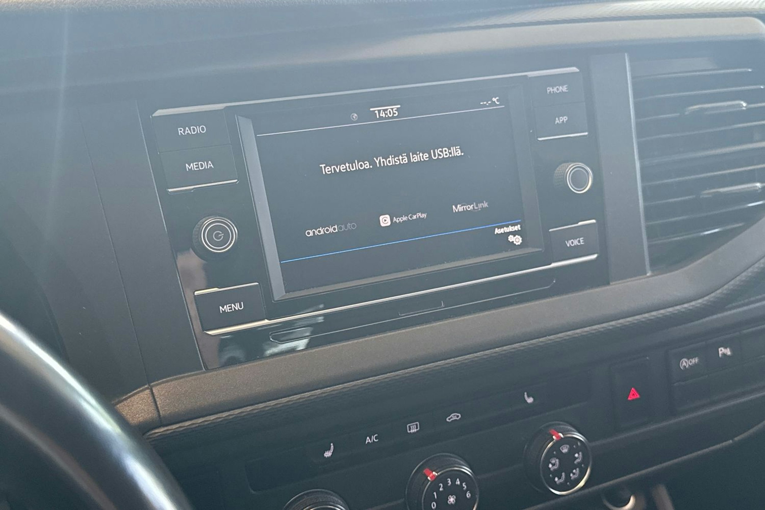 sininen Volkswagen Transporter 2022 kuva 20.