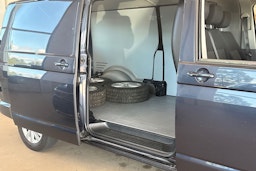 sininen Volkswagen Transporter 2022 kuva 23.