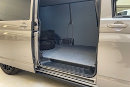ruskea (beige) Volkswagen Transporter 2022 kuva 16.