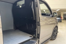 ruskea (beige) Volkswagen Transporter 2022 kuva 17.