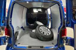 met. sininen Volkswagen Transporter 2023 kuva 21.