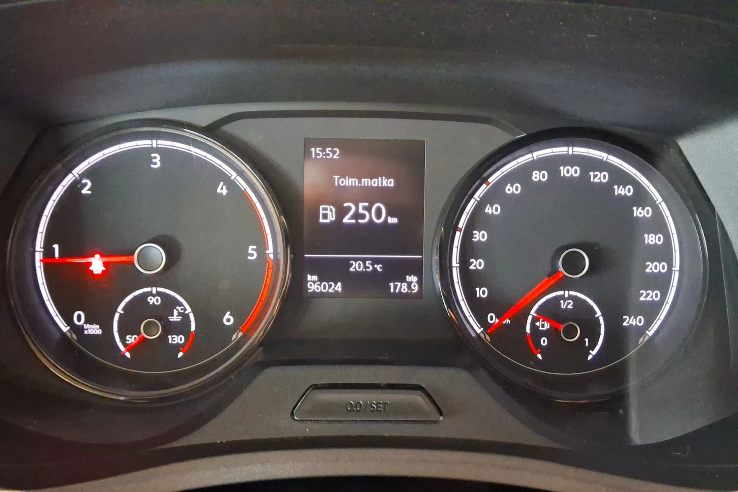 Musta Volkswagen TRANSPORTER 2022 kuva 16.