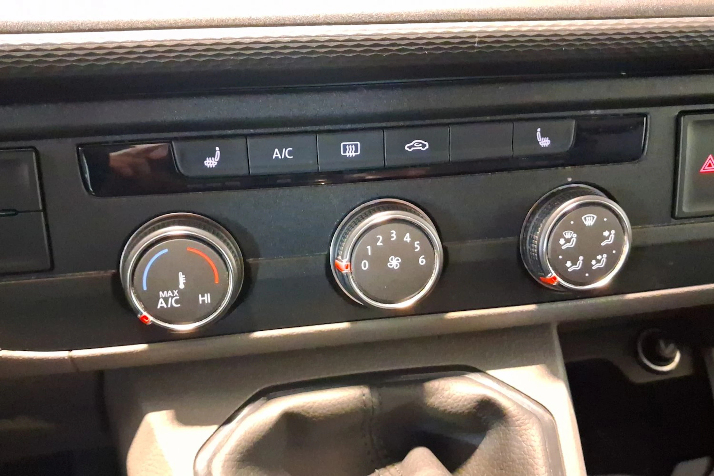 Musta Volkswagen TRANSPORTER 2022 kuva 19.