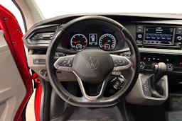 punainen Volkswagen Transporter 2023 kuva 9.
