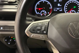 punainen Volkswagen Transporter 2023 kuva 23.