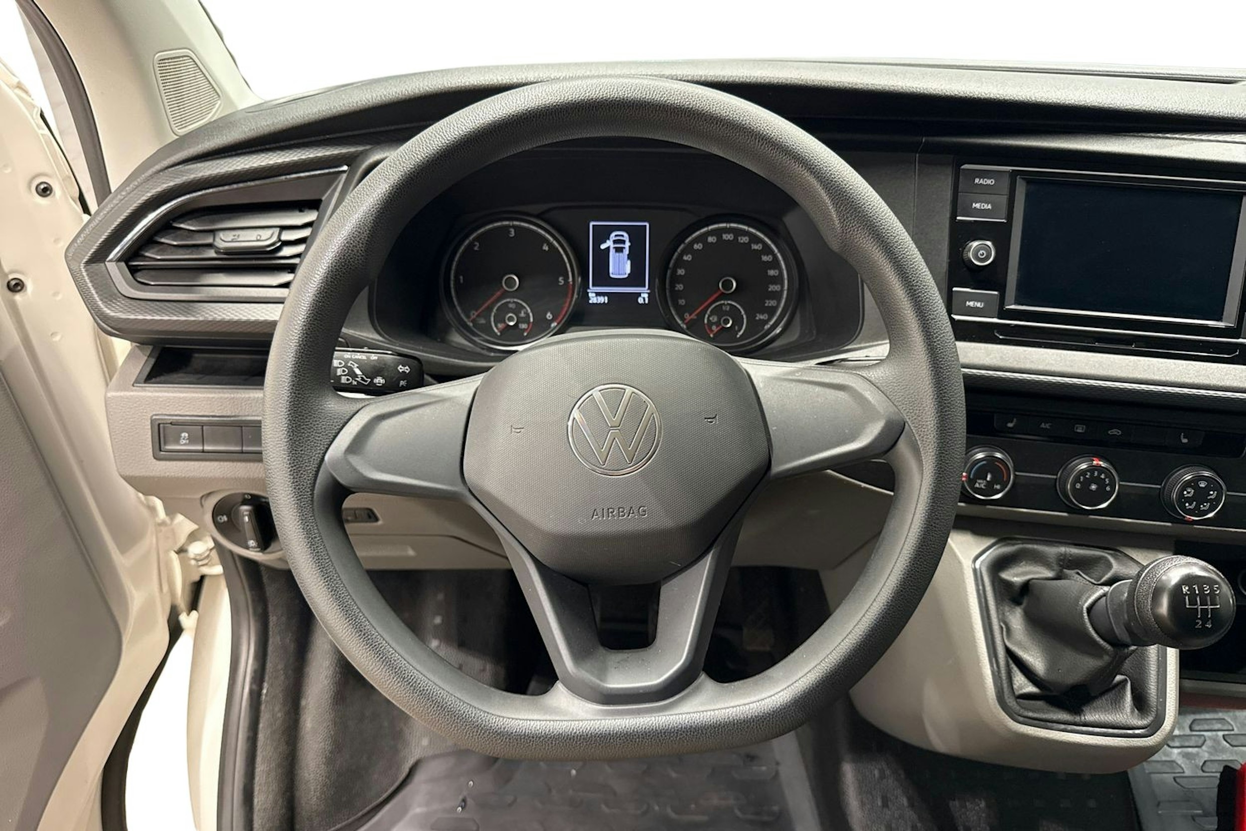 valkoinen Volkswagen Transporter 2022 kuva 9.