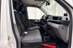 valkoinen Volkswagen Transporter 2022 kuva 13.
