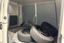 valkoinen Volkswagen Transporter 2022 kuva 14.
