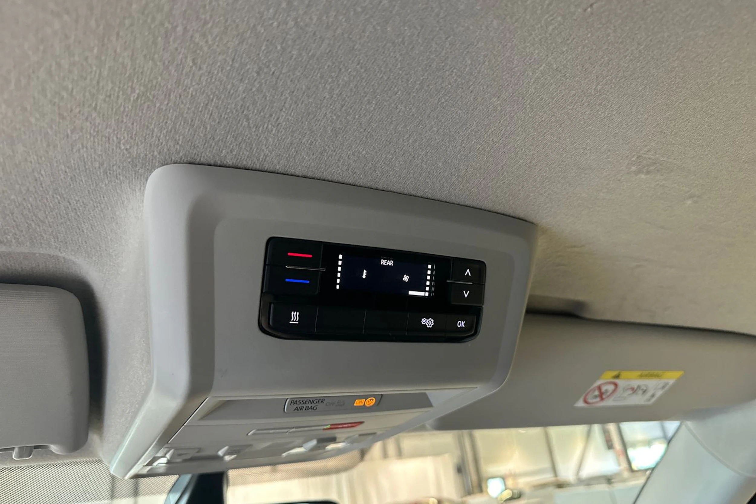 oranssi Volkswagen Transporter 2022 kuva 5.