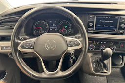oranssi Volkswagen Transporter 2022 kuva 7.