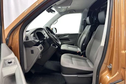 oranssi Volkswagen Transporter 2022 kuva 8.