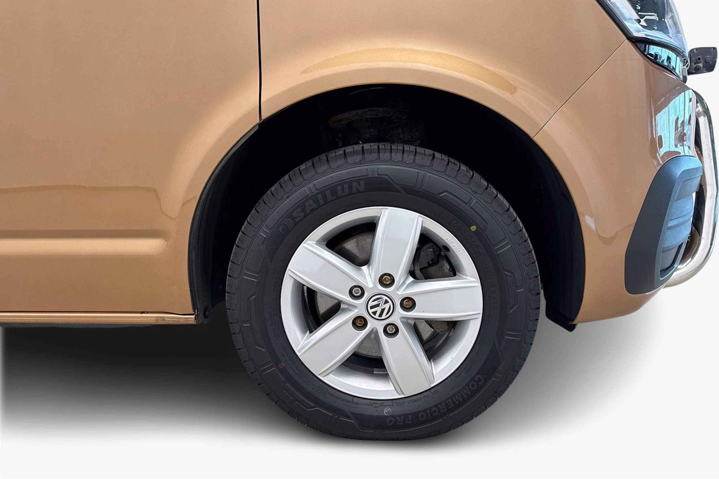 oranssi Volkswagen Transporter 2022 kuva 9.